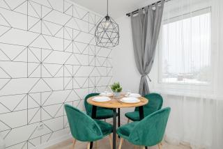 Modernly Arranged Apartments in Katowice by Noclegi Renters - Katowice - 7