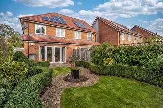 Cosy 3 bed house close to Gatwick Airport - Ifield - 3