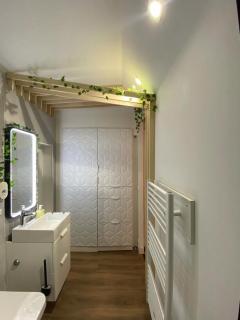 L'appart'hôtel - Appartement Deluxe avec Spa privatif & Autres Appartements Standards à thèmes sans spa - 5