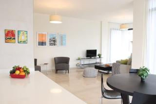 Modern 3 Bed 3 Bath Apt w Sea View - 9