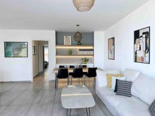 Dreamy 3BR Penthouse w a Super Terrace - Beirut - 2