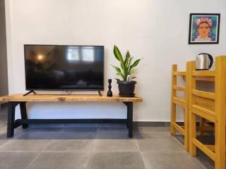 Railway House 2BR Apt w front yard - 6