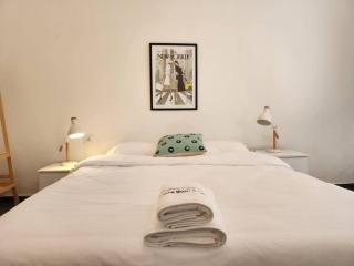 Railway House 2BR Apt w front yard - 3