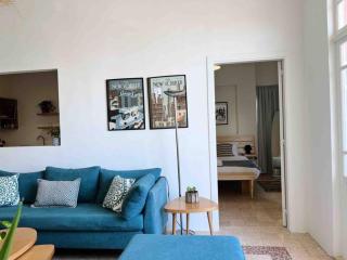 Bright Loft 4BR MarMikhael - 5