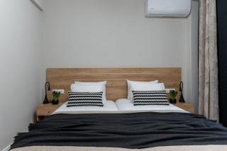 Stylish Abode Under Acropolis W/ Sunny Courtyard! - Athens - 8