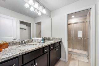New - Windsor Island - 5 Bedroom - Sleeps 12 - Davenport - 1