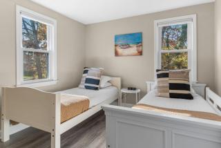Cozy Spacious Home Walk to the Beach and 1 Mile to Downtown Hyannis - Barnstable - 1