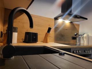 Ferienwohnung Lorenz mit kostenlosem Parkplatz Netflix Boxspringbett Küche - Magdeburg - 2