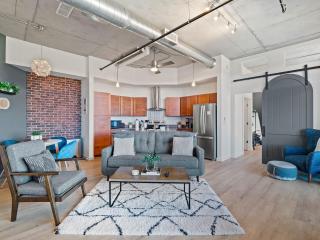 Northside District Loft - Panoramic Valley Views - Akron - 6