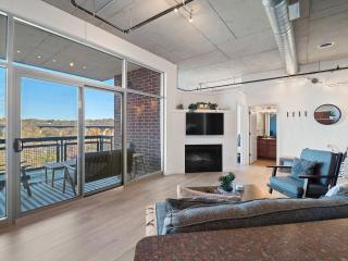 Northside District Loft - Panoramic Valley Views - Akron - 3