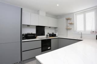 MERAKI 4 by BOURNECOAST - A Modern Apartment with a Patio and Parking - Sea Glimpses - FM8413 - 5