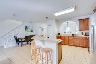 about 6 Mi to Disney Kissimmee Vacation Villa with Pool - Kissimmee - 5