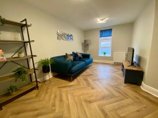 Superb City Centre Apartment in Riverside Complex - 9