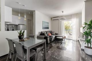 Beachfront apartment in Voula w/balcony - Athens - 0