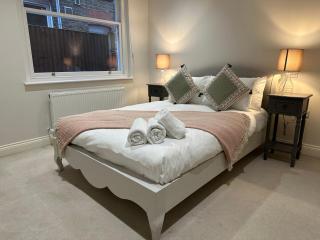 2 Bed Garden Apartment - Piccadilly Line - 4