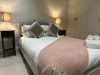 2 Bed Garden Apartment - Piccadilly Line - 6