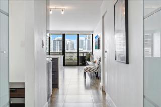 Beautiful Water & Park Views, Remodeled, WFH Office - Miami - 8