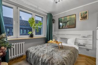 Central 2-Bedroom Apartment - Balcony, City View, Top Location - by Rentujemy - Varsavia - 0