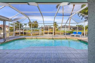 Adventure awaits with Heated Pool, Kayaks, Pool Table, & Private Beach - Villa Las Palmas - Cape Coral - 5