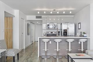 Beautiful Water & Park Views, Remodeled, WFH Office - Miami - 0