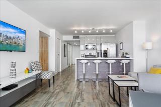 Beautiful Water & Park Views, Remodeled, WFH Office - Miami - 1