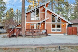 The Cozy Castle at Big Bear~Hot Tub~Games~Central Retreat~ - 9
