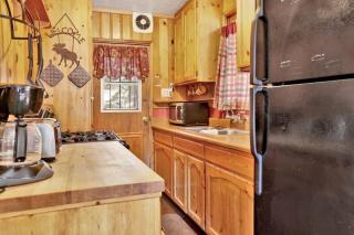 Bear Paw Cottage~ Hot Tub~ Resort Base Camp Cottage~ - Big Bear Lake - 2