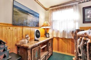 Bear Paw Cottage~ Hot Tub~ Resort Base Camp Cottage~ - 5
