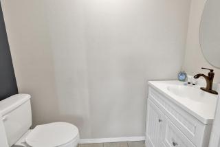 Henley-Lux Tiny Home-Hot Tub-Fire Pit - Fredericksburg - 6