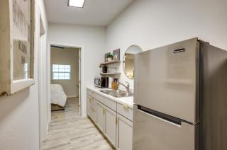 Peaceful Montgomery Vacation Rental with Porch! - Montgomery - 4