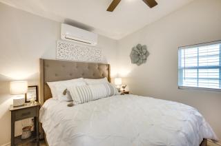 Peaceful Montgomery Vacation Rental with Porch! - Montgomery - 2