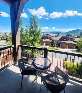 Great spot and private hot tub, walk to lifts. - Park City - 5