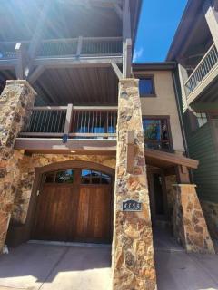 Great spot and private hot tub, walk to lifts. - 4