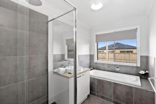 OSCAR A Tranquil Armstrong Creek Home NETFLIX - Mount Duneed - 7
