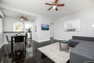 Ocean Breeze Free Parking Apt 5 - 5