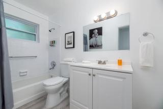 Short Walk to Wilton Drive Apt1 - Fort Lauderdale - 2