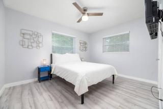 Short Walk to Wilton Drive Apt1 - 1