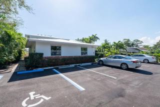 Short Walk to Wilton Drive Apt6 - 1