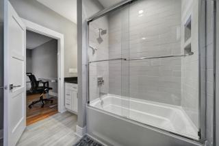906 Westbrook B City Views Rooftop Hot Tub and Short Walk to Stadium - 5