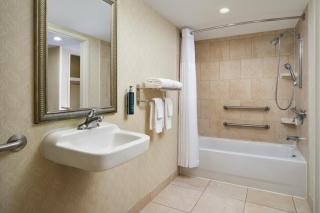 DoubleTree by Hilton Rocky Mount - 4