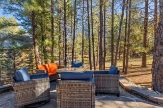 Sensational Burning Tree 4 bed 3 bath Retreat in the Country Club - Flagstaff - 2