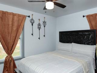 2 Bedroom with Private office - Monroeville - 7