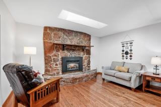 Captivating Continental Country Club Retreat with 4 BDR and Spacious deck! - Flagstaff - 9
