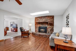 Captivating Continental Country Club Retreat with 4 BDR and Spacious deck! - Flagstaff - 5