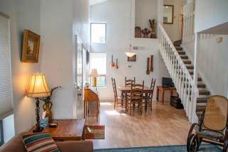 Spring Meadows Marvelous & Bright Town Home - Close to Foxglenn Park and Country Club! - 4