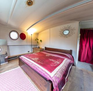 Off-Grid Living on Spacious Widebeam - 5