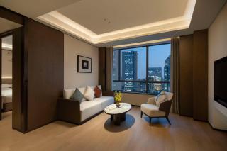Yuexiu Hotel Guangzhou,Curio Collection by Hilton-Free shuttle between hotel and Exhibition Center during Canton Fair & Exhibitor Registration Counter - Canton - 3