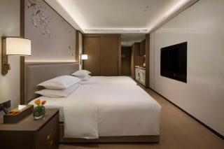 Yuexiu Hotel Guangzhou,Curio Collection by Hilton-Free shuttle between hotel and Exhibition Center during Canton Fair & Exhibitor Registration Counter - Canton - 1