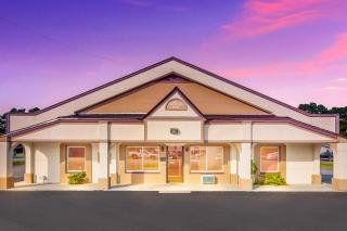 Red Roof Inn Santee - 3