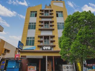 Hotel O Manjushree Boarding & Lodging nearby Dr.BR Ambedkar Stadium Basveshwar nagar - Bangalore - 8